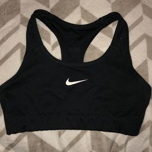 black nike sports bra
